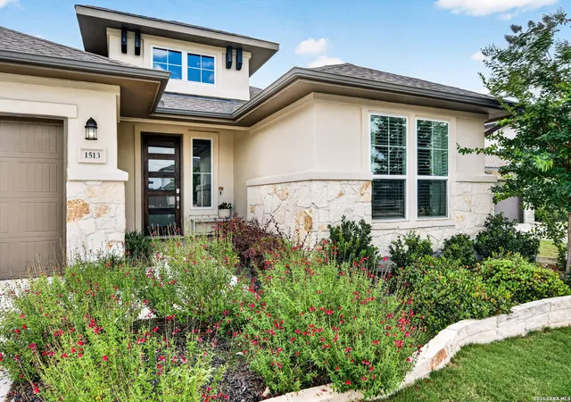 Photo 2 of Sale Pending at 1513 Neumanns Pt, New Braunfels, TX 78132 | MLS# 1997604 | Listing updated on 2026-09-10