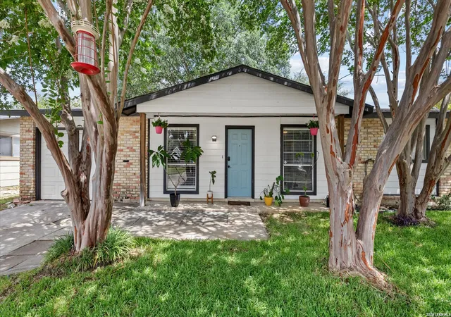 Homes for sale in Schertz, TX | 1025 Williamsburg, Schertz, TX 78154 | MLS# 1997608