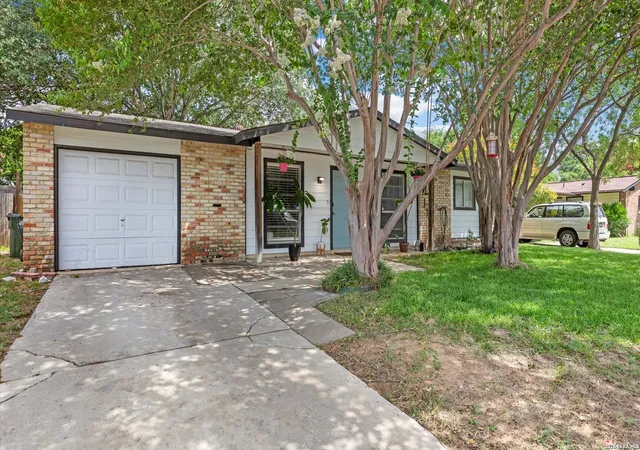Homes for sale in Schertz, TX | 1025 Williamsburg, Schertz, TX 78154 | MLS# 1997608