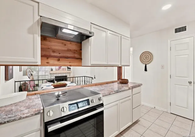 5th image of 8611 Datapoint #21, San Antonio, TX 78229 | MLS# 1997618