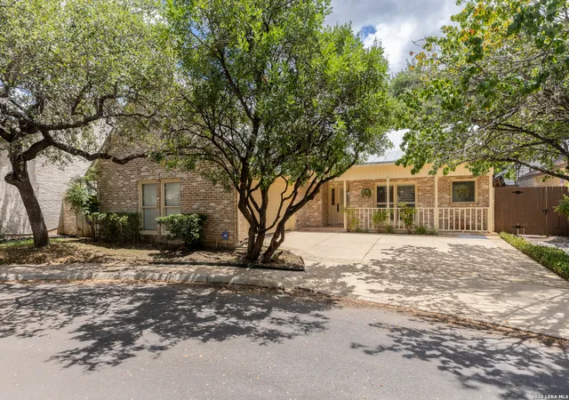 2nd image of 6 Cottesmore Ct, San Antonio, TX 78218 | MLS# 1997640