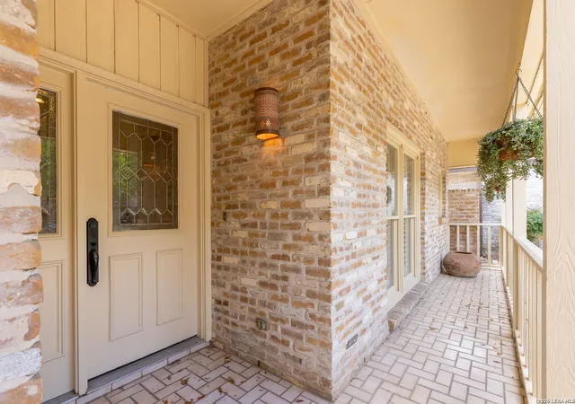 Photo 3 of Single family home for sale at 6 Cottesmore Ct, San Antonio, TX 78218 | MLS# 1997640 | Listing updated on 2026-09-18