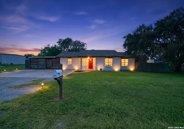 Homes for sale in George West, TX | 1314 Mark St, George West, TX 78022 | MLS# 1997642