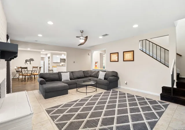 2nd image of 122 Willow Wisp Rd, Universal City, TX 78148 | MLS# 1997651