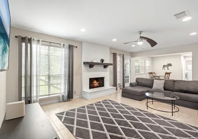 3rd image of 122 Willow Wisp Rd, Universal City, TX 78148 | MLS# 1997651