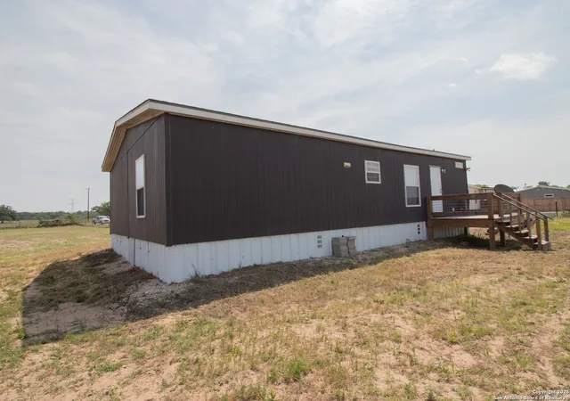 Homes for sale in Floresville, TX | 254 County Road 406, Floresville, TX 78114 | MLS# 1997668