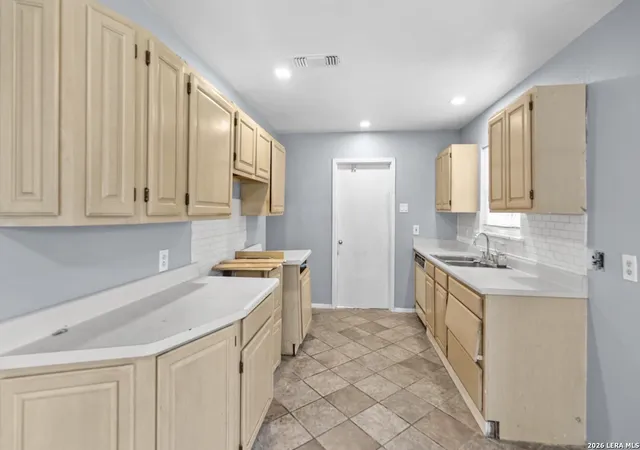 Photo 4 of Single family home for sale at 6806 Bender Dr, San Antonio, TX 78229 | MLS# 1997685 | Listing updated on 2026-08-17