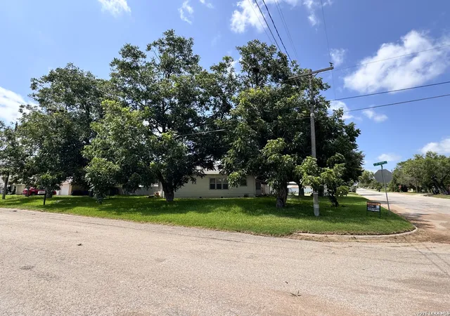 1st image of 604 E Rio Grande, Pearsall, TX 78061 | MLS# 1997687