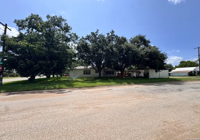3rd image of 604 E Rio Grande, Pearsall, TX 78061 | MLS# 1997687