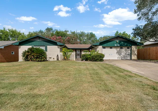 Homes for sale in Pleasanton, TX | 218 Lantana Ln, Pleasanton, TX 78064 | MLS# 1997813