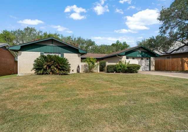 Homes for sale in Pleasanton, TX | 218 Lantana Ln, Pleasanton, TX 78064 | MLS# 1997813