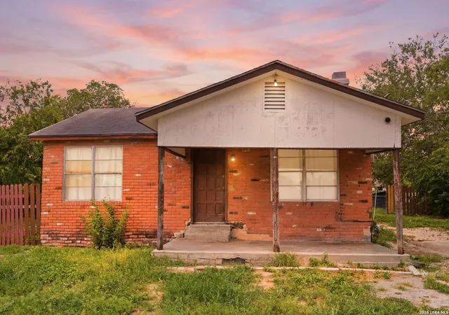 Photo 3 of Single family home for sale at 607 Rockwell Blvd, San Antonio, TX 78224 | MLS# 1997890 | Listing updated on 2026-09-05