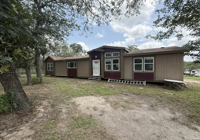 Homes for sale in Floresville, TX | 129 Oak Shadow, Floresville, TX 78114 | MLS# 1997900