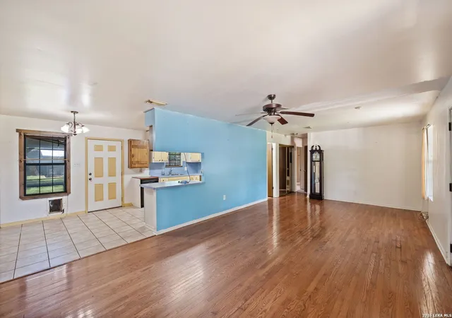 4th image of 2099 Blueridge Dr, Canyon Lake, TX 78133 | MLS# 1997922