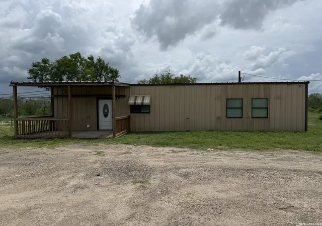 Homes for sale in Three Rivers, TX | 2711 W Hwy 72, Three Rivers, TX 78071 | MLS# 1997949