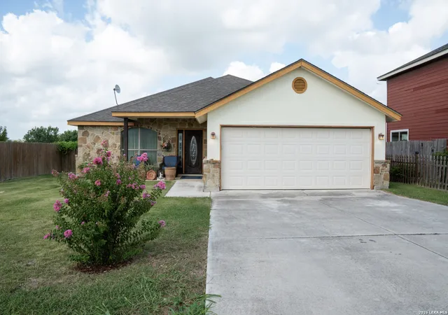 Homes for sale in Jourdanton, TX | 518 Indian Crossing, Jourdanton, TX 78026 | MLS# 1997979