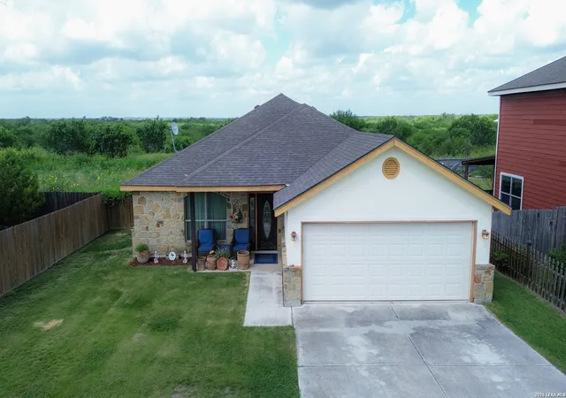 Homes for sale in Jourdanton, TX | 518 Indian Crossing, Jourdanton, TX 78026 | MLS# 1997979