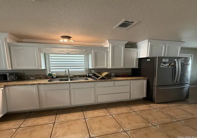 5th image of 209 Santa Fe Trl, Eagle Pass, TX 78852 | MLS# 1997985