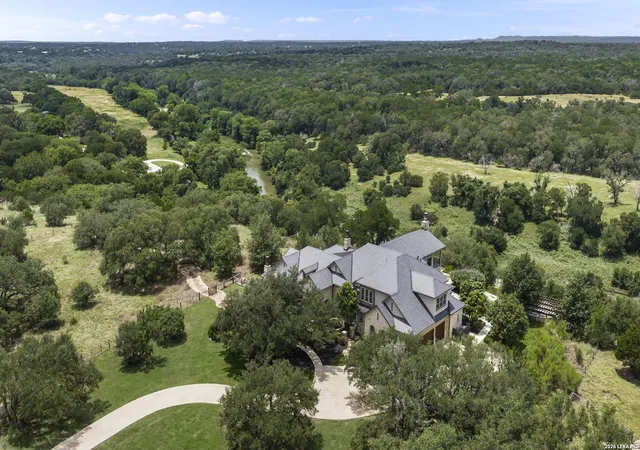 Photo 3 of Single family home for sale at 185 River Crossing, Boerne, TX 78006 | MLS# 1997995 | Listing updated on 2026-07-30