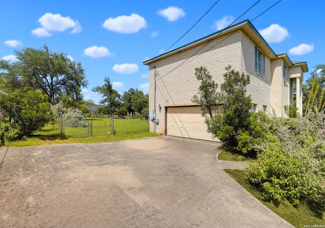 Photo 3 of Single family home for sale at 511 Oracle Dr, San Antonio, TX 78260 | MLS# 1998007 | Listing updated on 2026-08-18