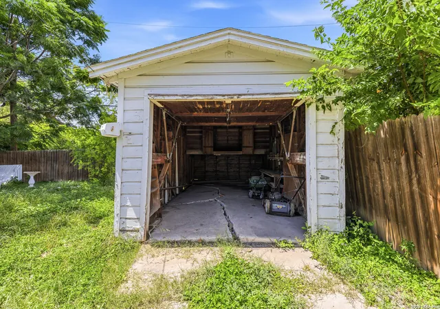 18th image of 131 Freiling, San Antonio, TX 78213 | MLS# 1998032