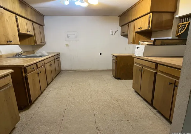 2nd image of 212 S Apple St, Pearsall, TX 78061 | MLS# 1998048