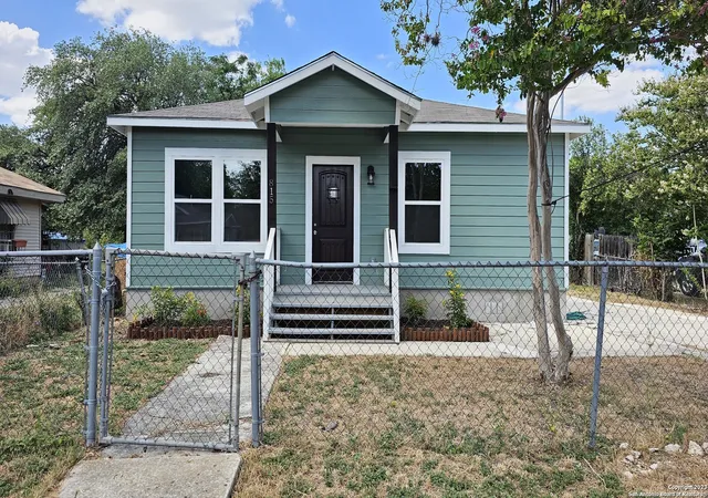 Photo 1 of Single family home for sale at 815 Waverly Ave, San Antonio, TX 78201 | MLS# 1998071 | Listing updated on 2026-07-18