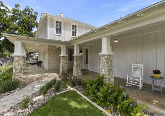 Photo 3 of Multi family home for sale at 824 High St, Comfort, TX 78013 | MLS# 1998072 | Listing updated on 2026-07-22