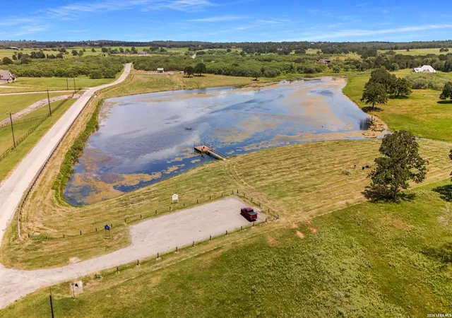 Homes for sale in Luling, TX | 170 Sam Houston, Luling, TX 78648 | MLS# 1998092