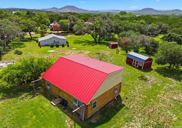 Homes for sale in Pipe Creek, TX | 443 Oak Hills, Pipe Creek, TX 78063 | MLS# 1998096