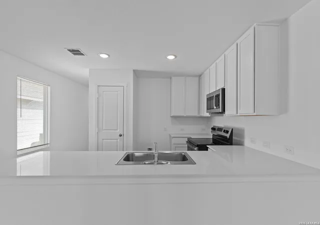 Photo 4 of Single family home for sale at 5637 Jasper Pl, San Antonio, TX 78223 | MLS# 1998117 | Listing updated on 2026-09-02