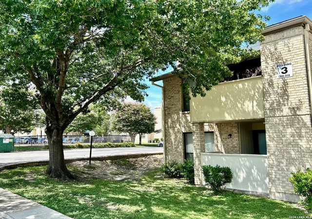 3rd image of 11843 Braesview #315, San Antonio, TX 78213 | MLS# 1998124
