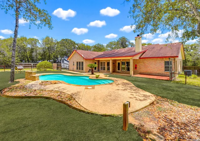 Photo 2 of Single family home for sale at 1220 Country View Dr,, La Vernia, TX 78121 | MLS# 1998164 | Listing updated on 2026-10-03