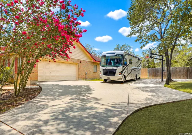 Single family home for sale at 1220 Country View Dr,, La Vernia, TX 78121 | MLS# 1998164 | Listing updated on 2026-10-03