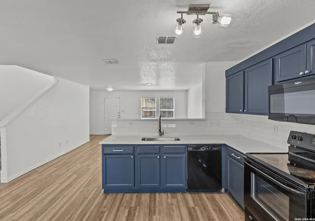 Photo 4 of Single family home for sale at 136 Gatewood Bay, Cibolo, TX 78108 | MLS# 1998177 | Listing updated on 2026-09-26