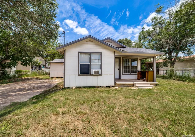 Homes for sale in Floresville, TX | 1129 Plum St, Floresville, TX 78114 | MLS# 1998181