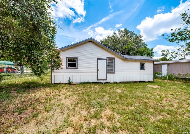 Homes for sale in Floresville, TX | 1129 Plum St, Floresville, TX 78114 | MLS# 1998181