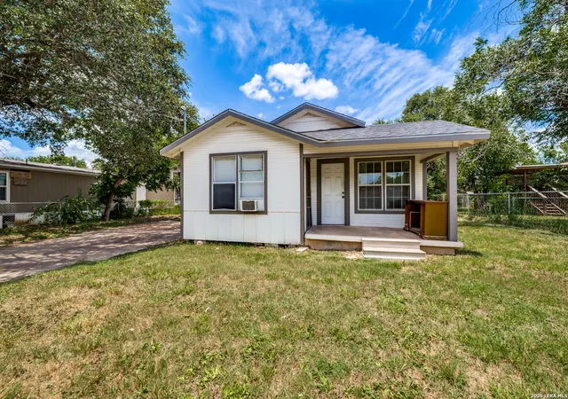 Homes for sale in Floresville, TX | 1129 Plum St, Floresville, TX 78114 | MLS# 1998181
