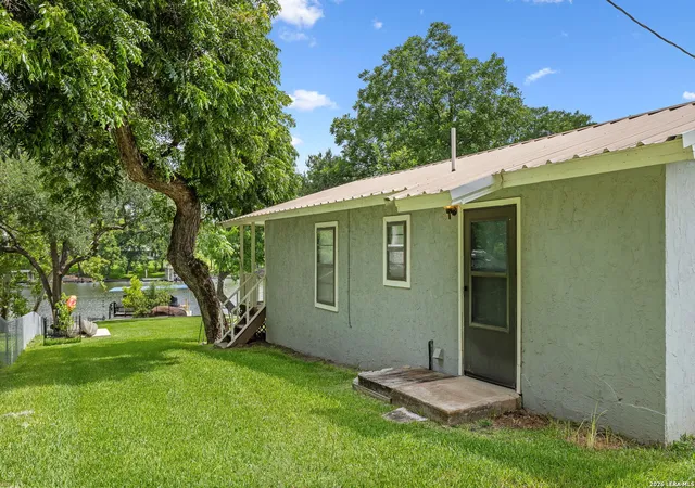 1st image of 806 Clen Oak Pkwy, Burnet, TX 78611 | MLS# 1998225
