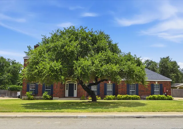 Photo 3 of Single family home for sale at 120 Merry Trail, Hollywood Park, TX 78232 | MLS# 1998232 | Listing updated on 2026-09-18