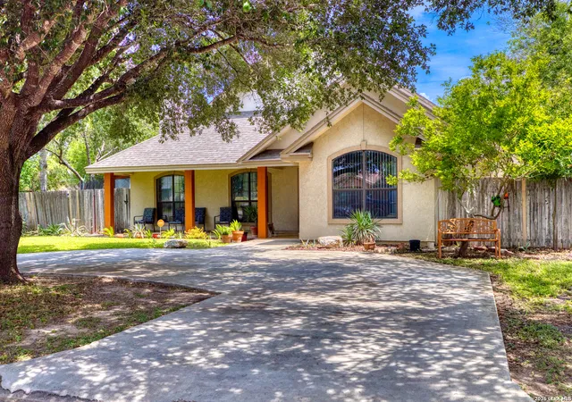 5th image of 436 Melody Ln, Uvalde, TX 78801 | MLS# 1998315
