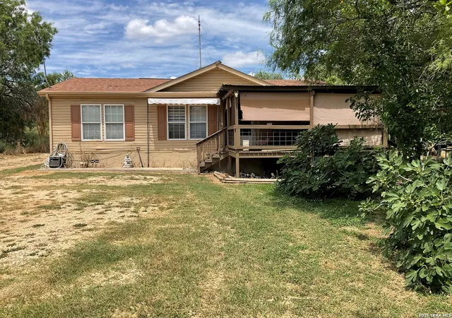 Homes for sale in Floresville, TX | 139 Country View, Floresville, TX 78114 | MLS# 1998325