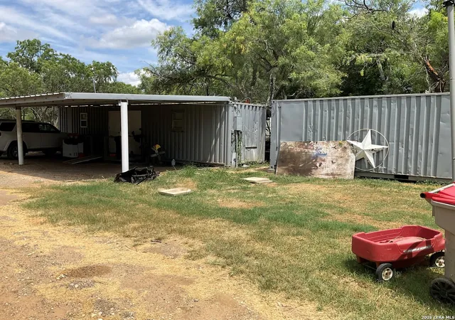 Homes for sale in Floresville, TX | 139 Country View, Floresville, TX 78114 | MLS# 1998325