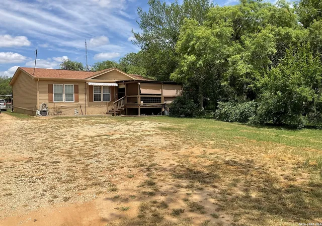 Homes for sale in Floresville, TX | 139 Country View, Floresville, TX 78114 | MLS# 1998325