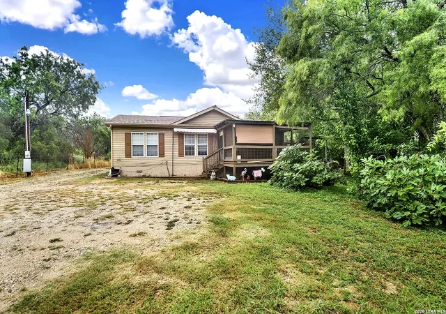 2nd image of 139 Country View, Floresville, TX 78114 | MLS# 1998325