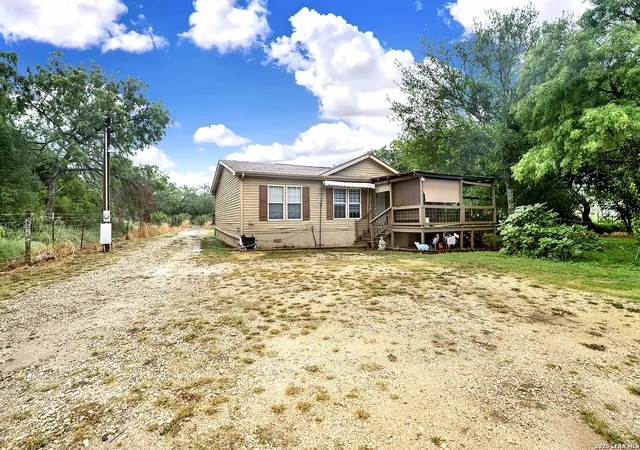 3rd image of 139 Country View, Floresville, TX 78114 | MLS# 1998325