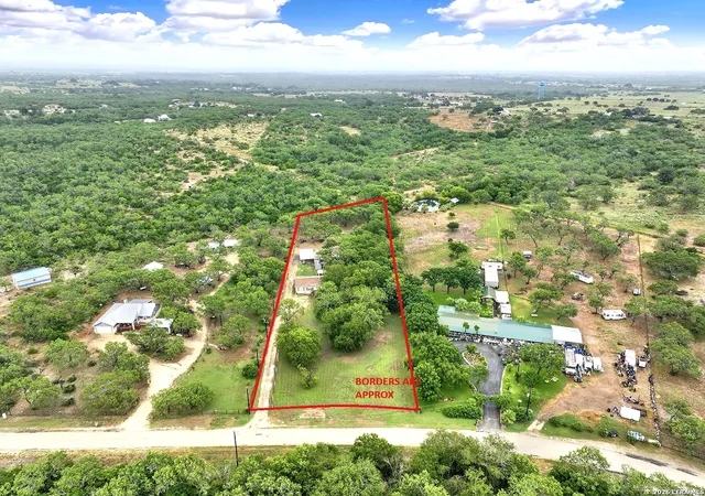 4th image of 139 Country View, Floresville, TX 78114 | MLS# 1998325
