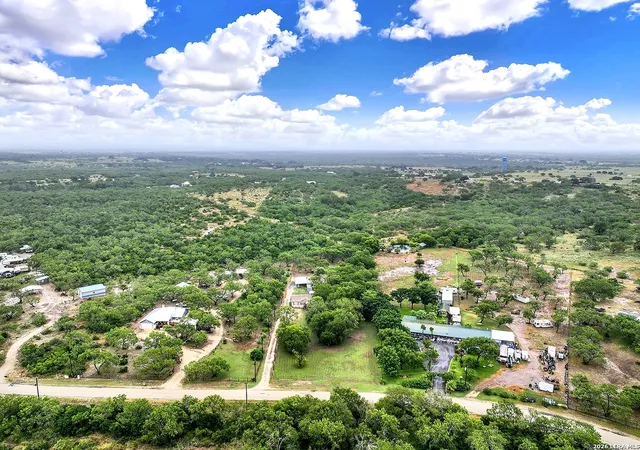 5th image of 139 Country View, Floresville, TX 78114 | MLS# 1998325