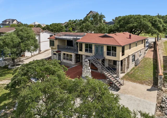 Photo 4 of Single family home for sale at 408 Edge Hill Dr, Canyon Lake, TX 78133 | MLS# 1998333 | Listing updated on 2026-07-18