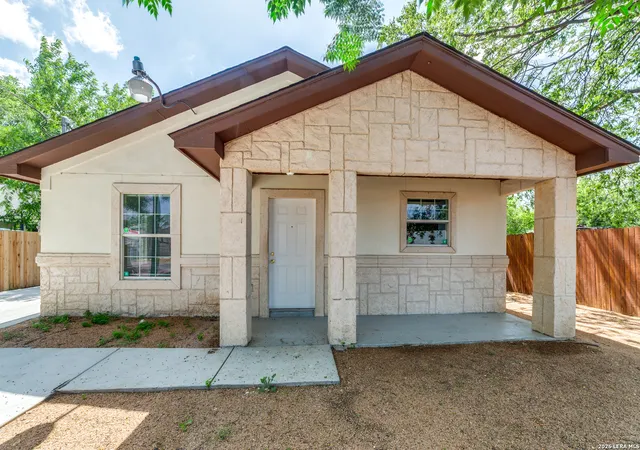 Photo 3 of Single family home for sale at 651 N San Augustine Ave, San Antonio, TX 78228 | MLS# 1998341 | Listing updated on 2026-07-18